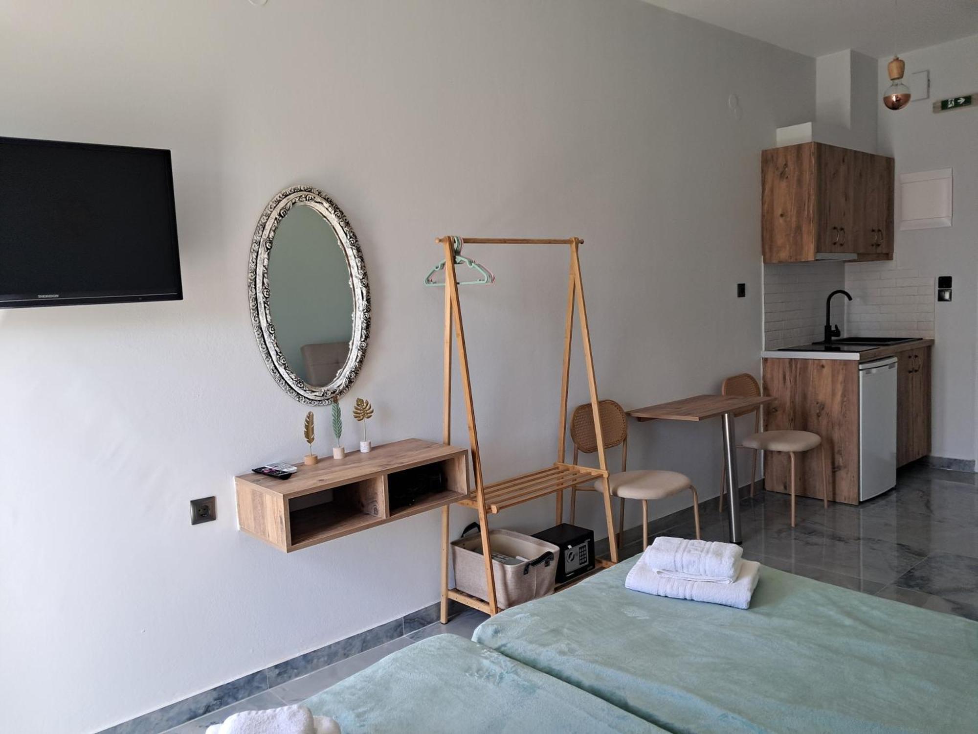 Poppy Beloni Aparthotel Chania  Bagian luar foto