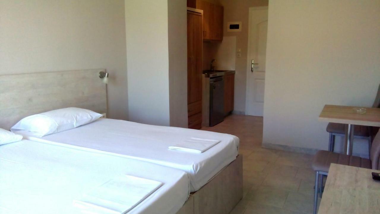 Poppy Beloni Aparthotel Chania  Bagian luar foto
